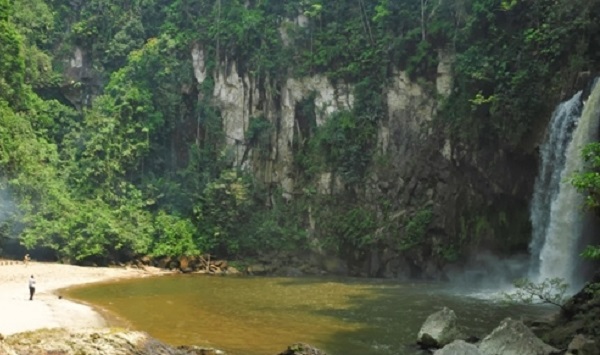Keindahan Air Terjun Sampuran Pollung